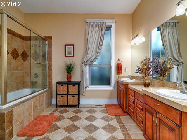 308 Ne 16th Ave, Battle Ground, WA 98604